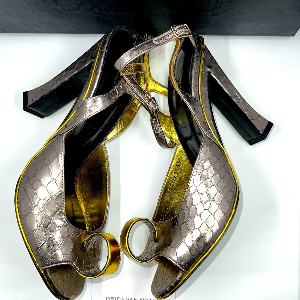 Dries Van Noten NIB beautiful silver sandals
